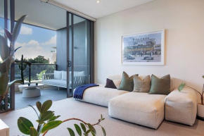 'Urban Lushscape' Riverside Retreat in Newstead